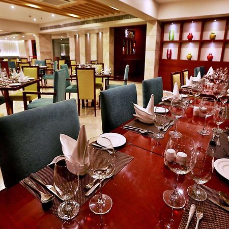 Ramada By Wyndham Ghaziabad Vasundhara Hotel Kültér fotó