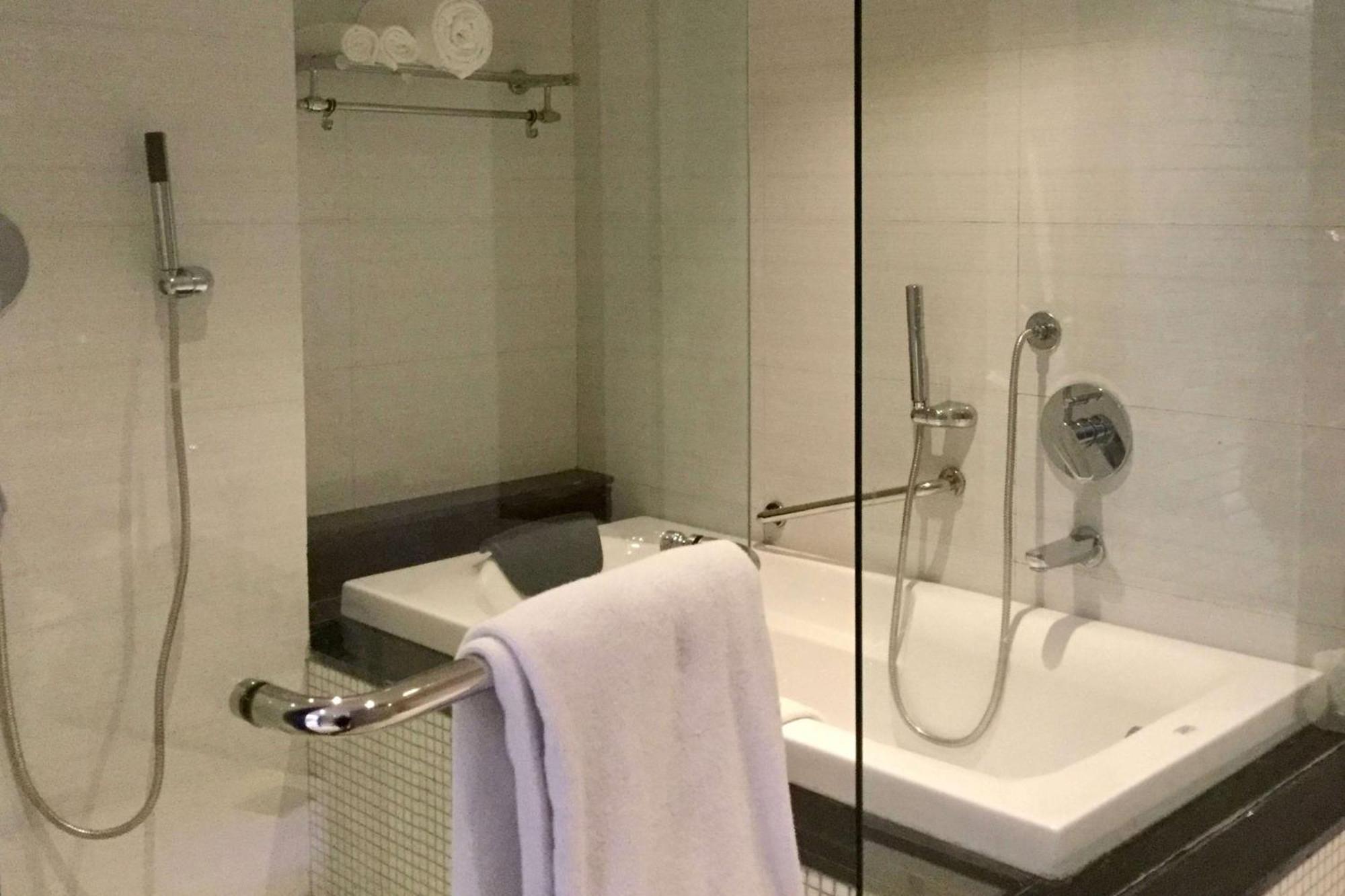Ramada By Wyndham Ghaziabad Vasundhara Hotel Kültér fotó