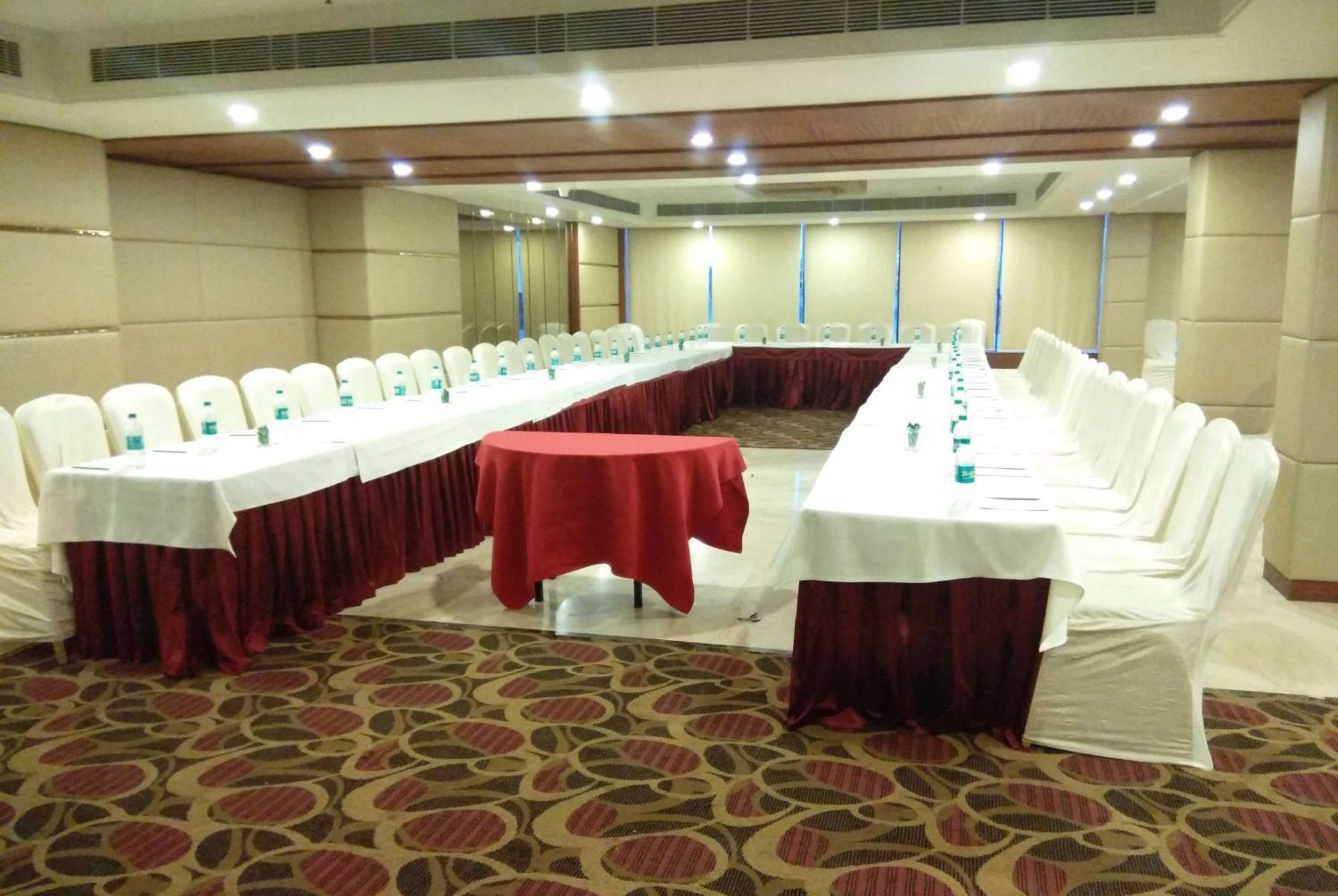 Ramada By Wyndham Ghaziabad Vasundhara Hotel Kültér fotó