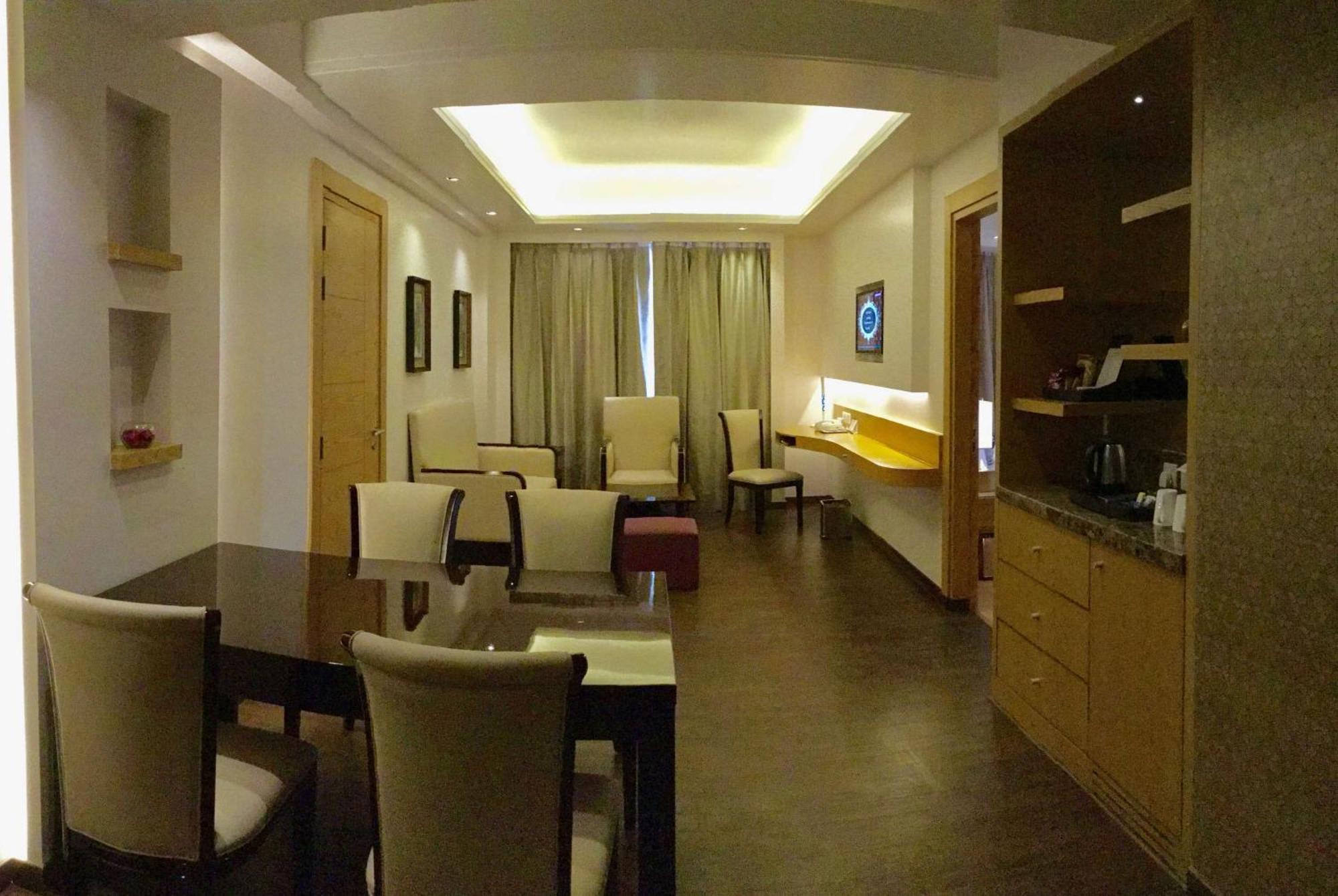 Ramada By Wyndham Ghaziabad Vasundhara Hotel Kültér fotó