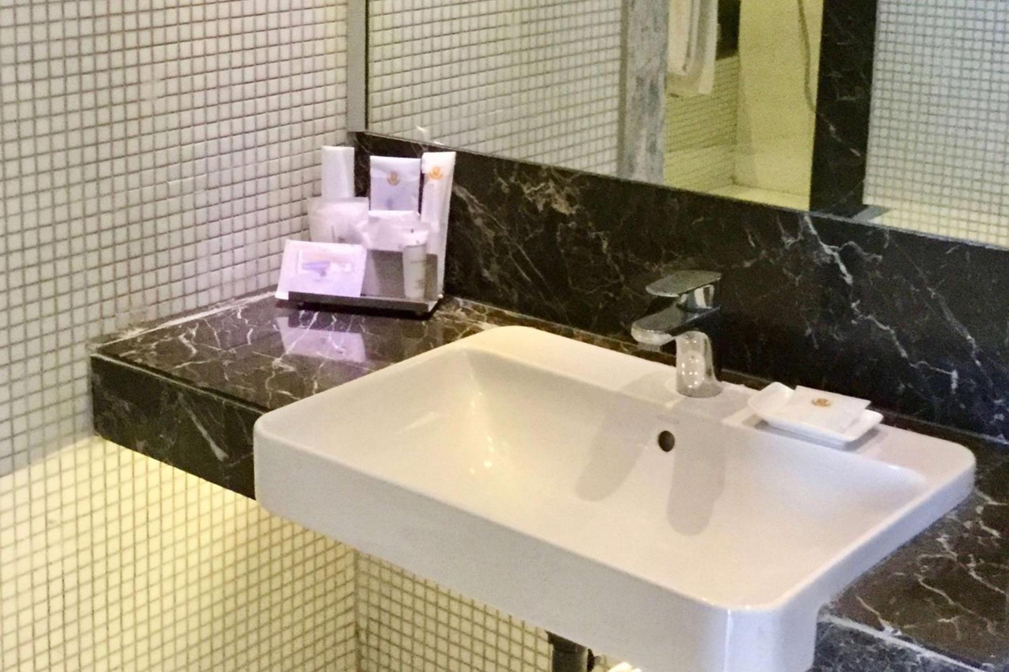 Ramada By Wyndham Ghaziabad Vasundhara Hotel Kültér fotó