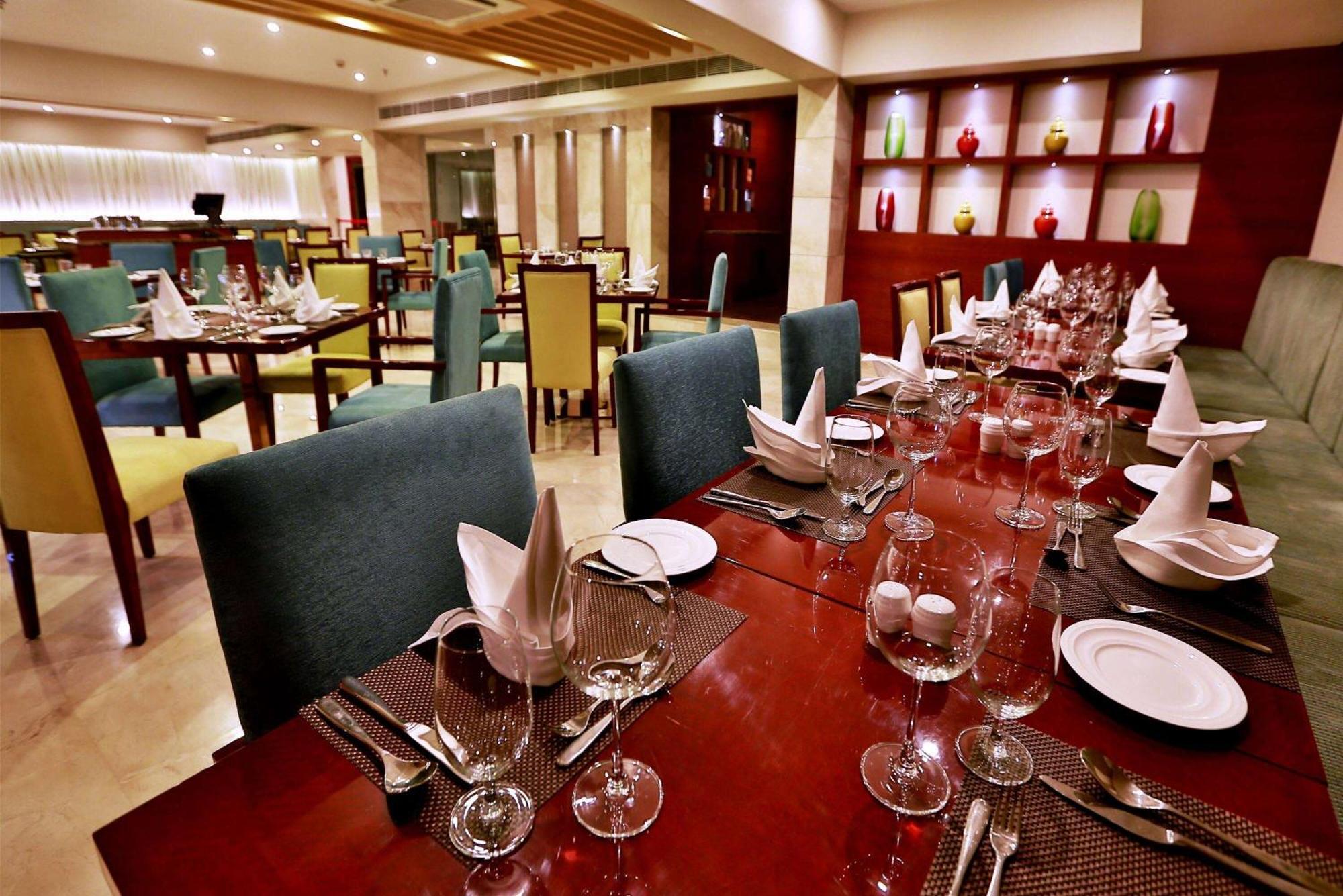 Ramada By Wyndham Ghaziabad Vasundhara Hotel Kültér fotó