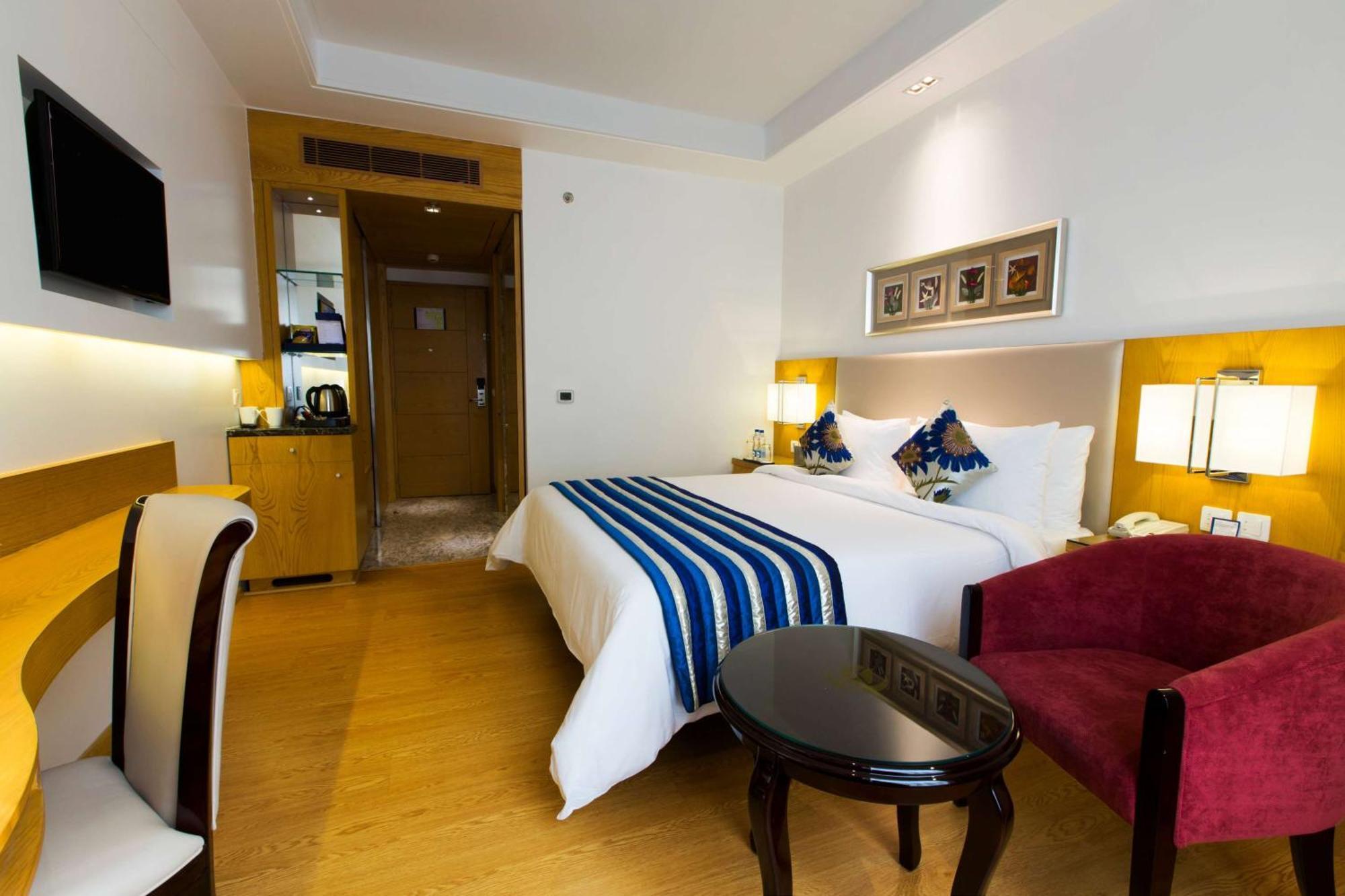 Ramada By Wyndham Ghaziabad Vasundhara Hotel Kültér fotó
