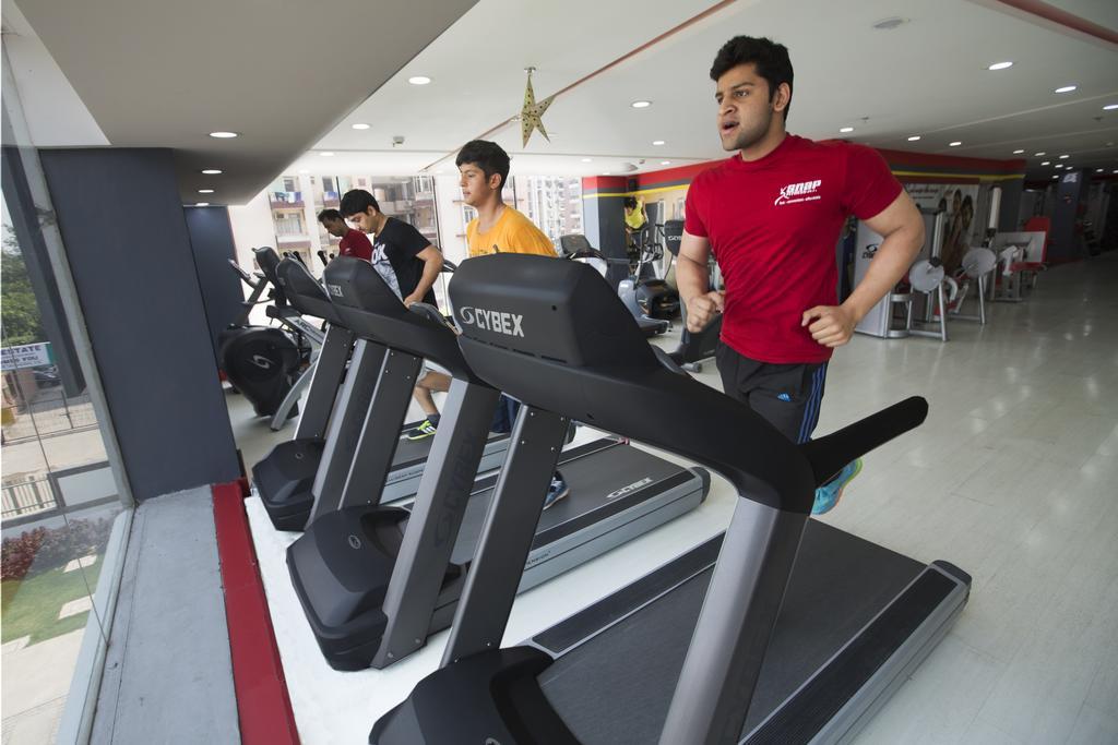 Ramada By Wyndham Ghaziabad Vasundhara Hotel Kültér fotó