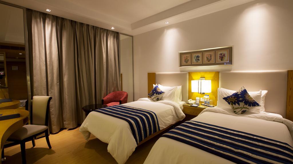Ramada By Wyndham Ghaziabad Vasundhara Hotel Kültér fotó
