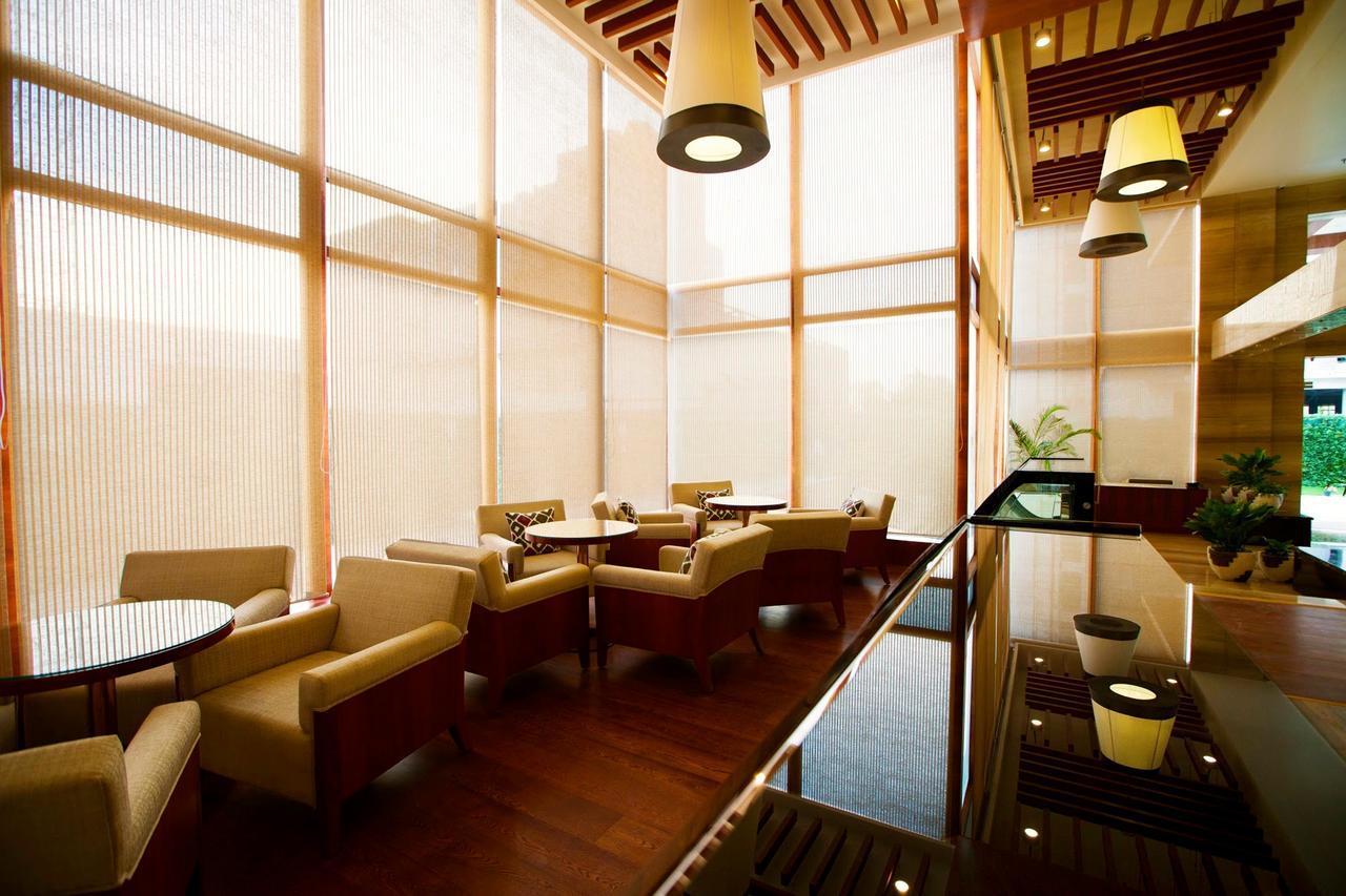Ramada By Wyndham Ghaziabad Vasundhara Hotel Kültér fotó