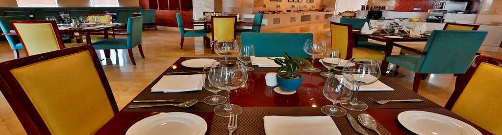 Ramada By Wyndham Ghaziabad Vasundhara Hotel Étterem fotó