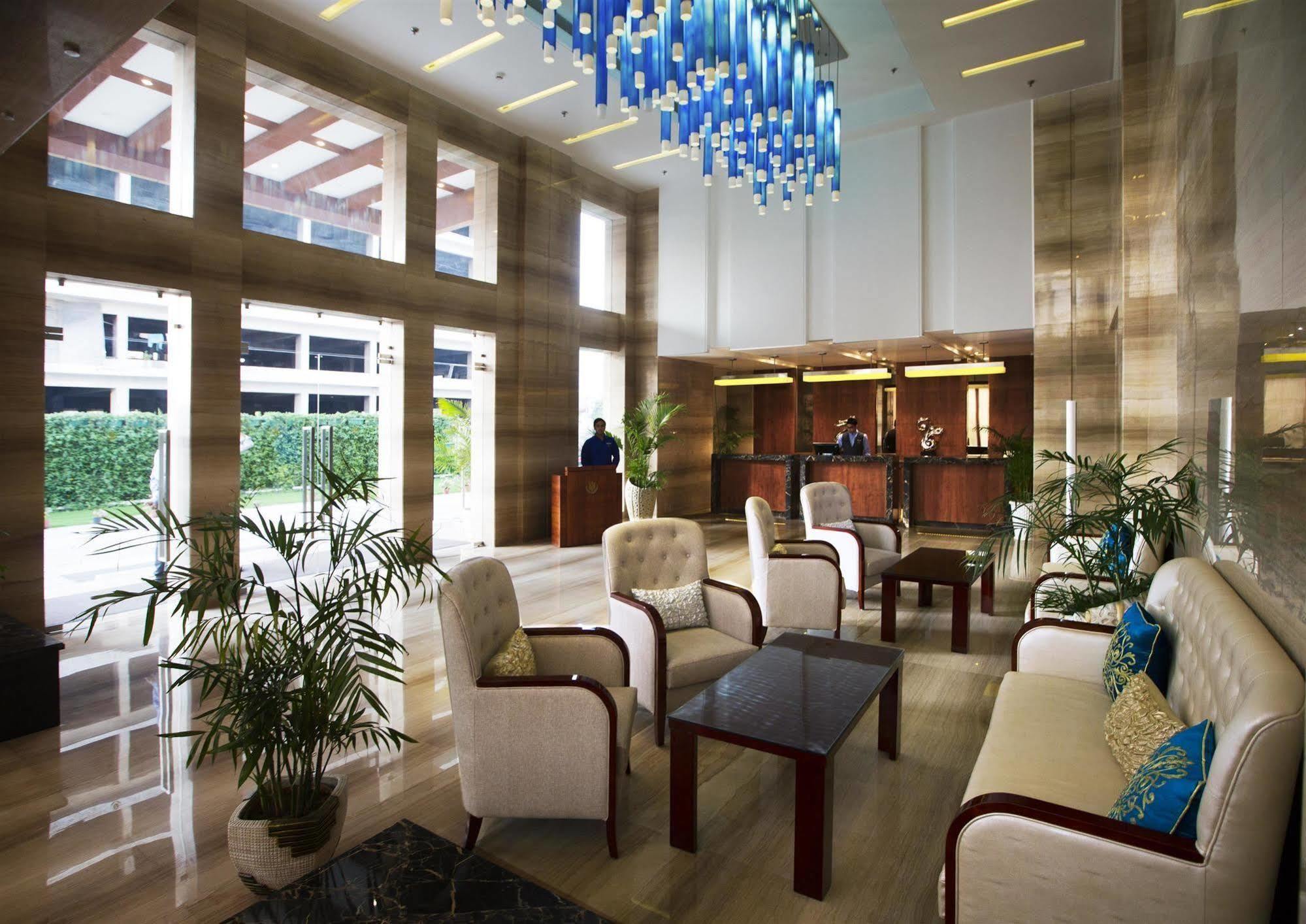 Ramada By Wyndham Ghaziabad Vasundhara Hotel Kültér fotó