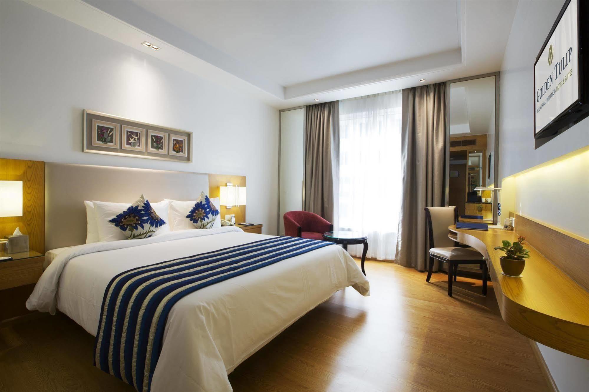 Ramada By Wyndham Ghaziabad Vasundhara Hotel Kültér fotó