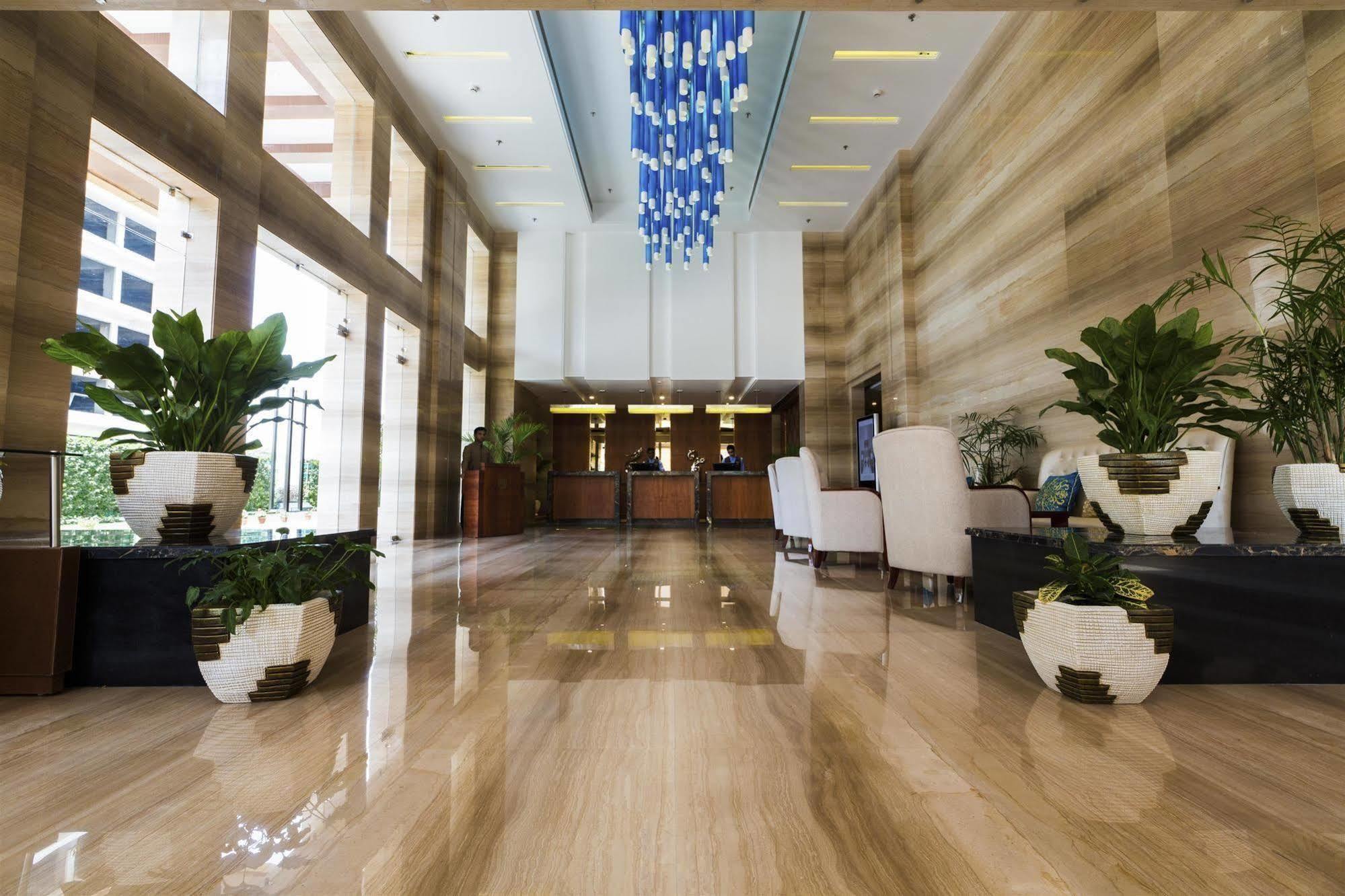 Ramada By Wyndham Ghaziabad Vasundhara Hotel Kültér fotó