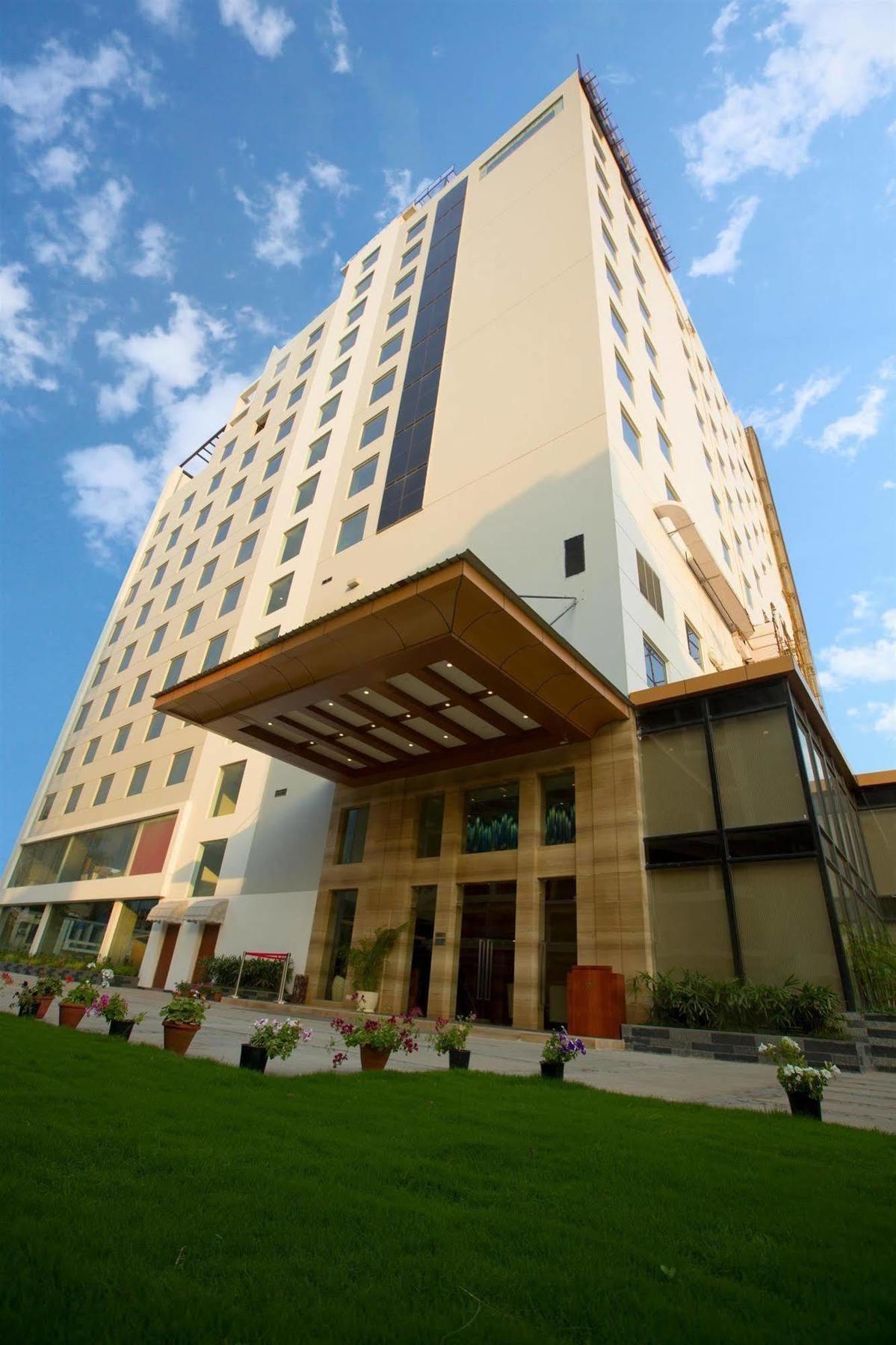 Ramada By Wyndham Ghaziabad Vasundhara Hotel Kültér fotó