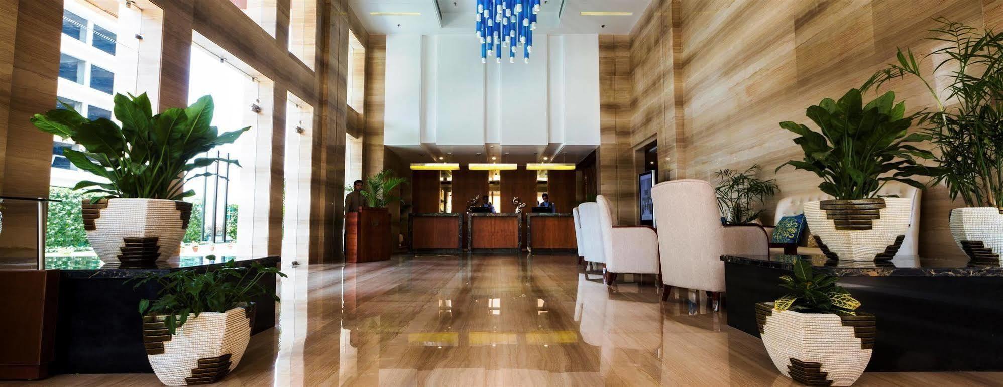 Ramada By Wyndham Ghaziabad Vasundhara Hotel Kültér fotó