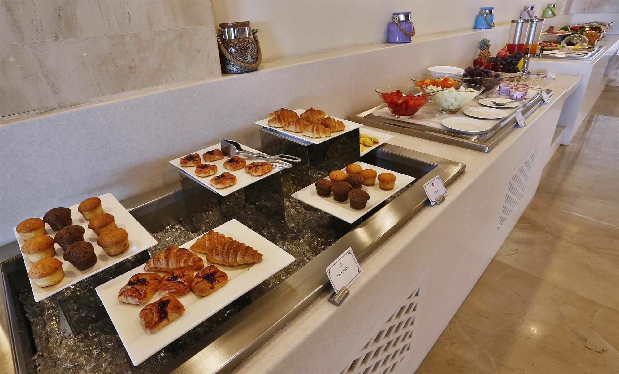 Ramada By Wyndham Ghaziabad Vasundhara Hotel Kültér fotó